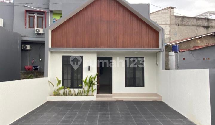 Di Jual Rumah dengan Mezanin Lokasi Strategis di Jagakarsa