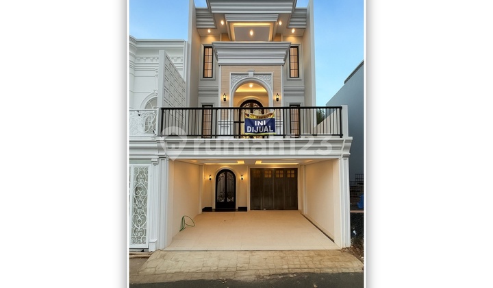 Di Jual Rumah 3 Lantai Dengan.rooftop di Jagakarsa
