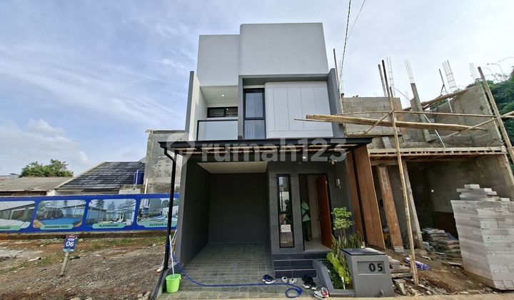 For Sale. House. Strategic Location, Flood-Free in Limo Depok. 2