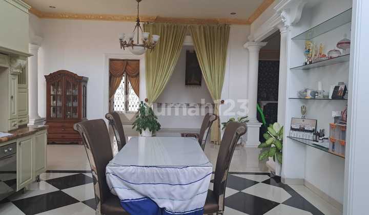 Di Jual Rumah Mewah Lokasi Strategis di Cirendue 2