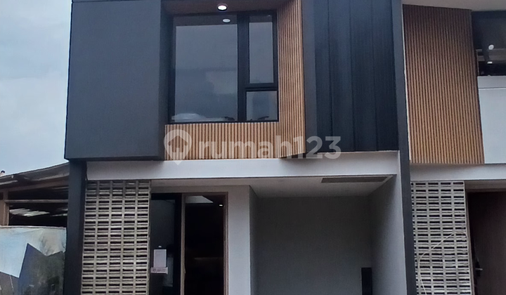 Di Jual Rumah Baru 2lantai Lokasi Straregis Pinggir Jalan Utama 2