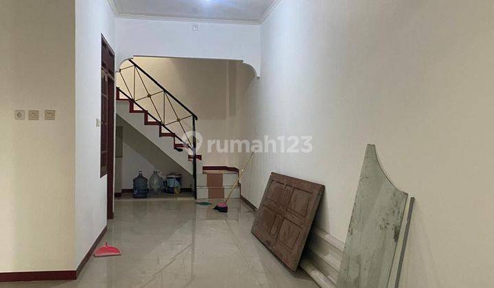 Di Sewakan/Jual Rumah 2 Lantai Di Duren Tiga
 2