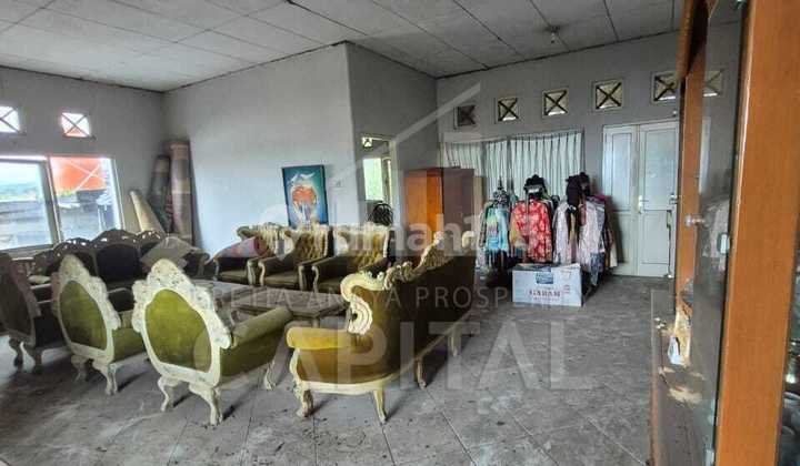 Rumah Mewah dengan Halaman Luas dan Lokasi Strategis di Cibiru Bandung