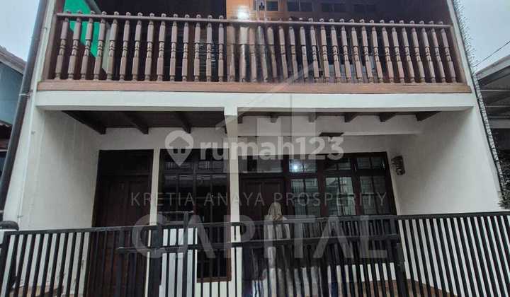 Rumah 3 Lantai Bangunan Kokoh dan Siap Huni dengan Lokasi Strategis di Tengah Kota Bandung
