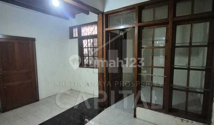 Rumah 3 Lantai Bangunan Kokoh dan Siap Huni dengan Lokasi Strategis di Tengah Kota Bandung 2