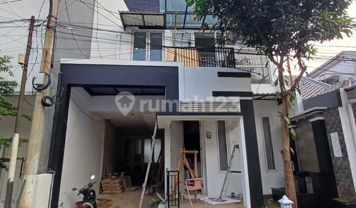 Rumah Siap Huni 2,5Lantai bisa KPR Jagakarsa Dekat Toll