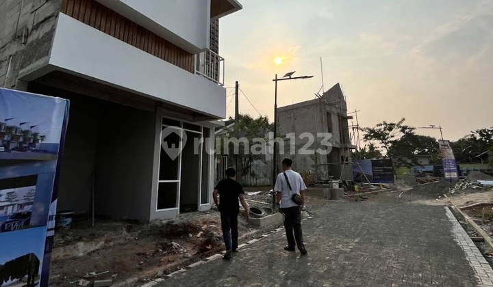 Return Point Limo Light Down Payment Complete With Shared Swimming Pool Return Point Limo Light Down Payment Complete With Shared Swimming Pool