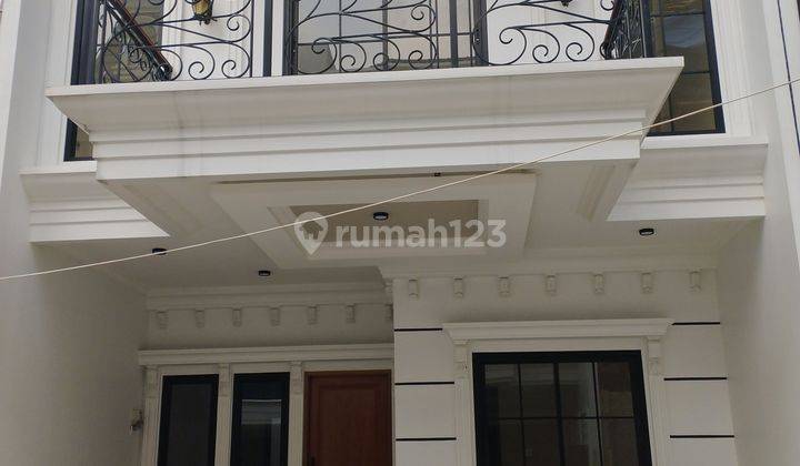 Rumah Mewah Pinggir Jalan Utama Dalam Cluster 3 Lantai 1