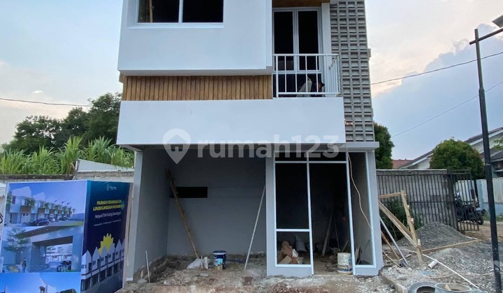 Prime Price for a 2-Story House Location Adjacent to the Toll Just a Step to MRT