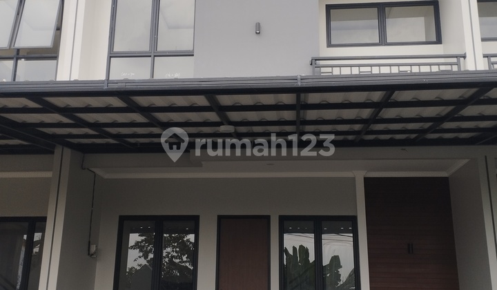 Rumah 2 Lantai Dekat Terminal Pondok Cabe & Halte Busway