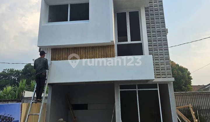 Return Point Limo Light Down Payment Complete With Shared Swimming Pool Return Point Limo Light Down Payment Complete With Shared Swimming Pool