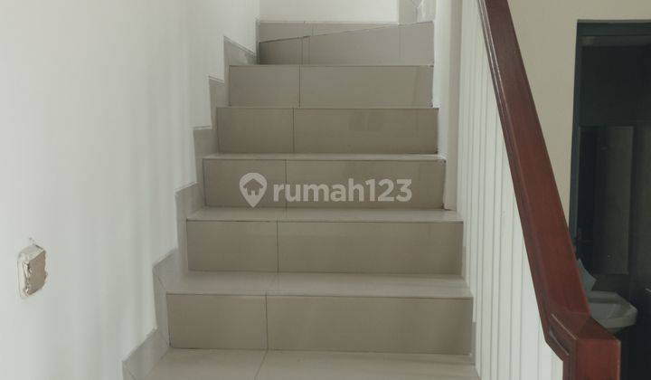 Rumah 2 Lantai Area Bluvard Dekat Club' House Utj 5jt  2