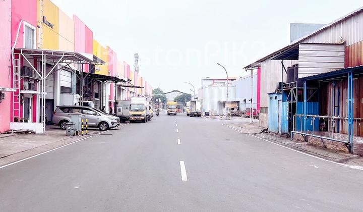Warehouse for Rent Sedayu Bizpark Cakung 162 M2 9X18 North - Warehouse for Sale East Jakarta Sedayu Bizpark Cakung 162 M2 9X18 North Warehouse for Rent Sedayu Bizpark Cakung 162 M2 9X18 North - Warehouse for Sale East Jakarta Sedayu Bizpark Cakung 162 M2 9X18 North