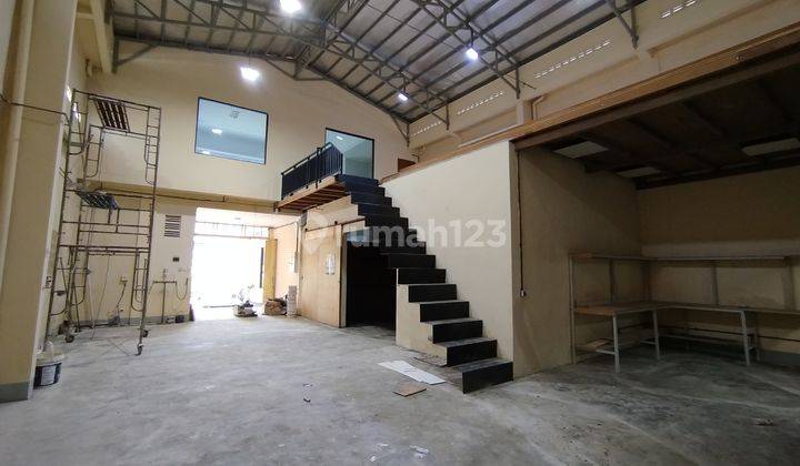 Gudang Produksi Fasilitas Kantor Di Area Pergudangan Cargo Ubung 1