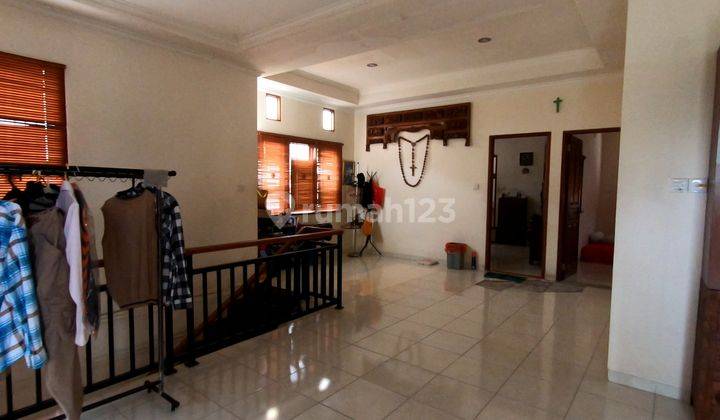 Rumah Asri Terawat Semi Furnished 2 Lantai Halaman Luas Di Renon