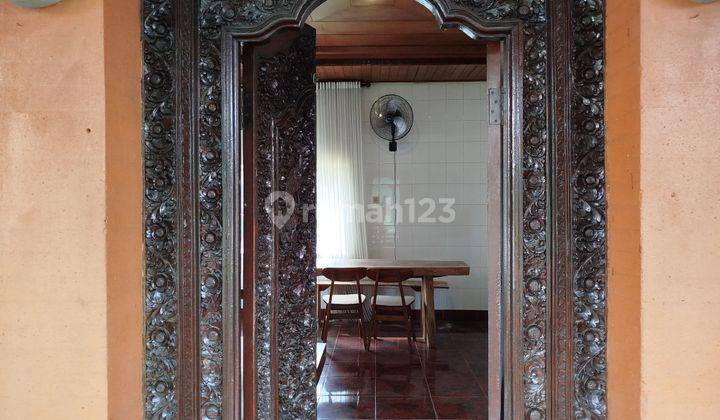 Rumah 2 Kamar Semi Furnished Di Jalan Petitenget Jalan Utama 2