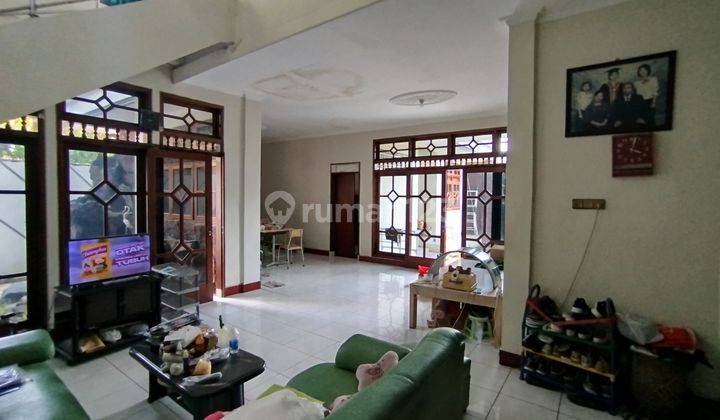 Rumah Besar 6 Kamar Lingkungan Tenang Akses Jalan Teuku Umar  2