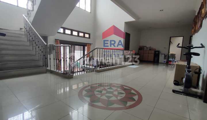 Rumah Hoek Bagus Di Kebon Jeruk Kota Untuk Keluarga Besar  2