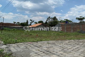 Area Jl Besi Jangkang, Fresh Air, Established Neighborhood