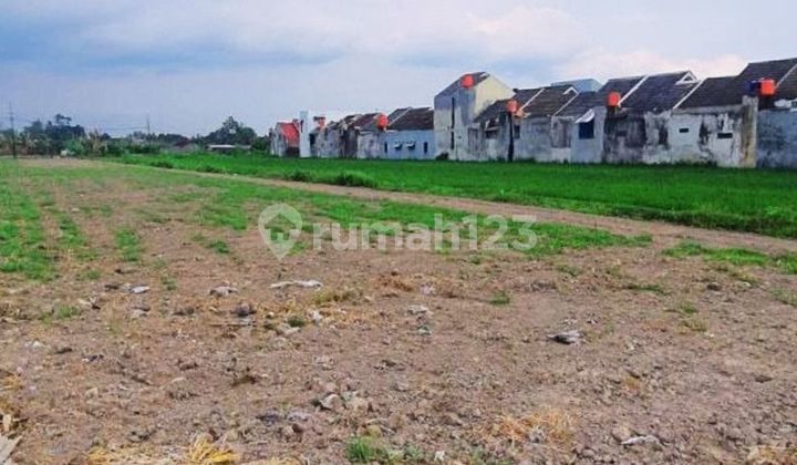 15 Minutes to Malioboro Jogja, Yard Installment Available for 24 Months.