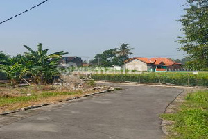 Dibayar Tempo, 8 Menit Sd Budi Mulia, Pekarangan