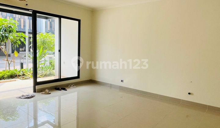 Disewakan Rumah Baru, Baru Renov Di Strozzi Shymponia Gading Serpong Disewakan Rumah Baru, Baru Renov Di Strozzi Shymponia Gading Serpong