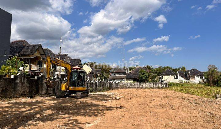 500m Sleman City Hall, Pekarangan Tepi Jln. Griya Taman Asri 2