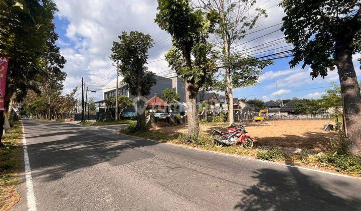 500m Sleman City Hall, Pekarangan Tepi Jln. Griya Taman Asri 1