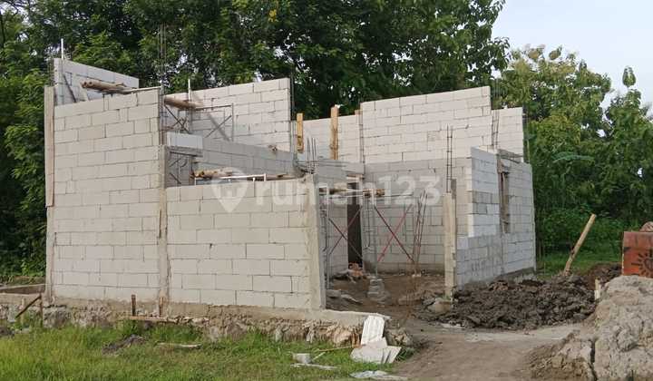 Ready to Build! Mojopurno Madiun Yard Land, Only Around 100 Million. Ready to Build! Mojopurno Madiun Yard Land, Only Around 100 Million.