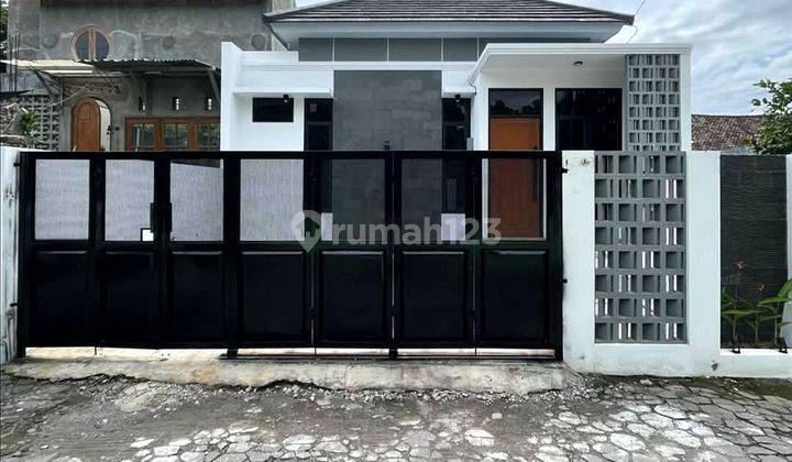 Rumah Modern Kampus Uii Jl. Kaliurang Km 14 Sleman Yogyakarta 2