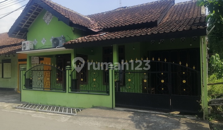 Rumah Dekat Hotel Hyatt Regency Palagan Km 7i Sleman Yogyakarta