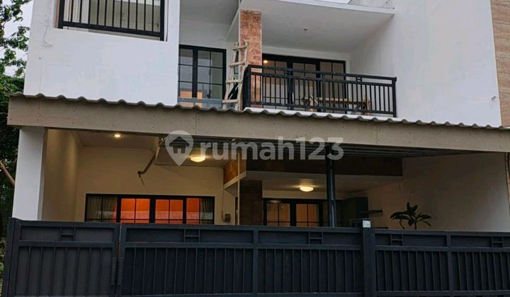 Rumah Mewah dengan Konsep Minimalis Modern Siap Huni di Bsd!