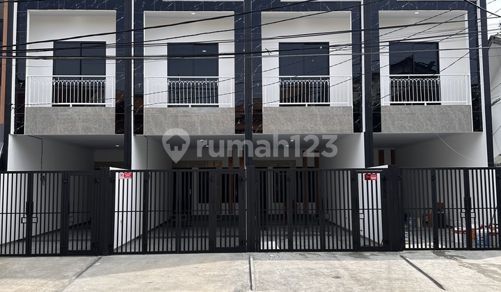 Rumah Baru Tanjung Duren Barat, Jakarta Barat Semi Furnished Rumah Baru Tanjung Duren Barat, Jakarta Barat Semi Furnished