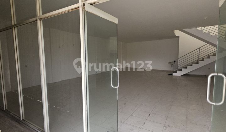 3-Story Shophouse in a Strategic Location in Serpong 2
