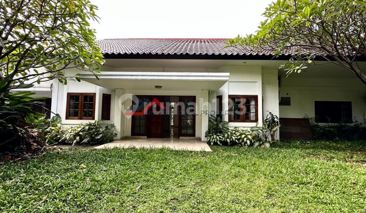 Rumah Mewah Siap Huni Halaman Asri di Kebayoran Baru, Jakarta Selatan