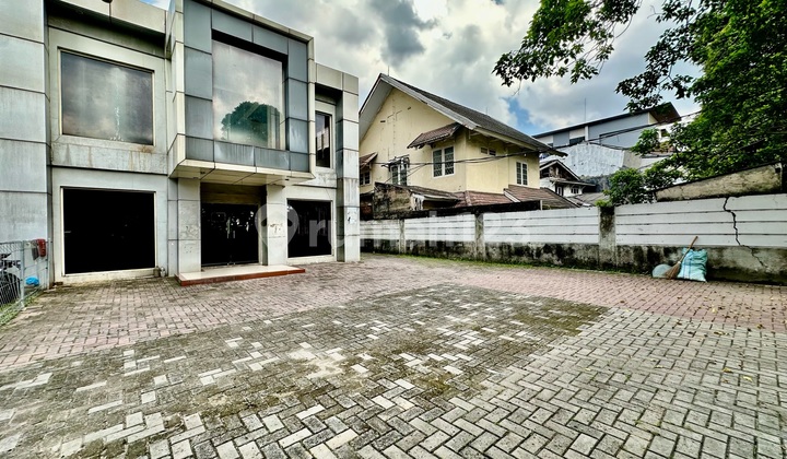 Ready-to-Use Mini Building, Very Spacious Parking, Strategic Location in Kemang, South Jakarta. Ready-to-Use Mini Building, Very Spacious Parking, Strategic Location in Kemang, South Jakarta.