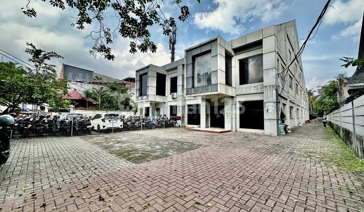 Ready-to-Use Mini Building, Very Spacious Parking, Strategic Location in Kemang, South Jakarta. Ready-to-Use Mini Building, Very Spacious Parking, Strategic Location in Kemang, South Jakarta.