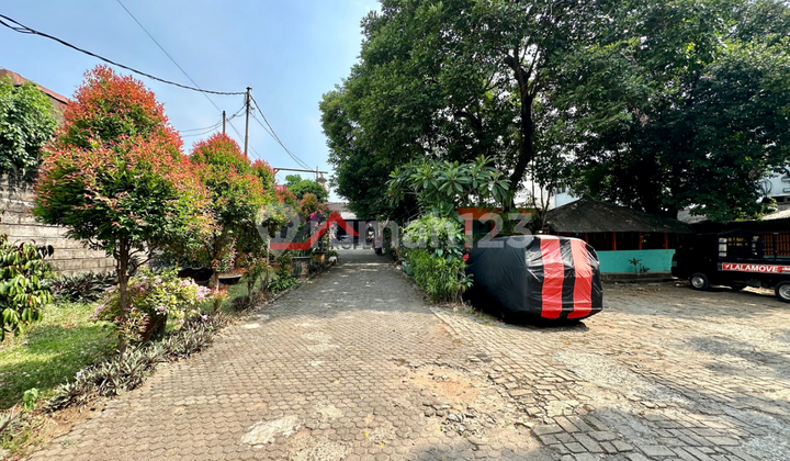 Rumah Siap Huni Dengan Halaman Luas di Lebak Bulus