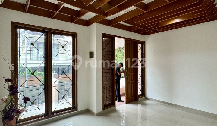 Rumah 3 Lantai Lokasi Premium