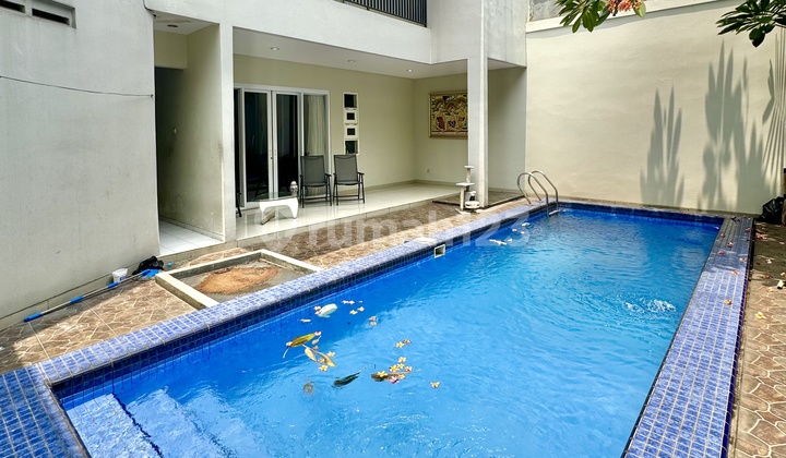 Bisa untuk Kantor Disewakan Rumah dengan Private Swimming Pool di Cipete