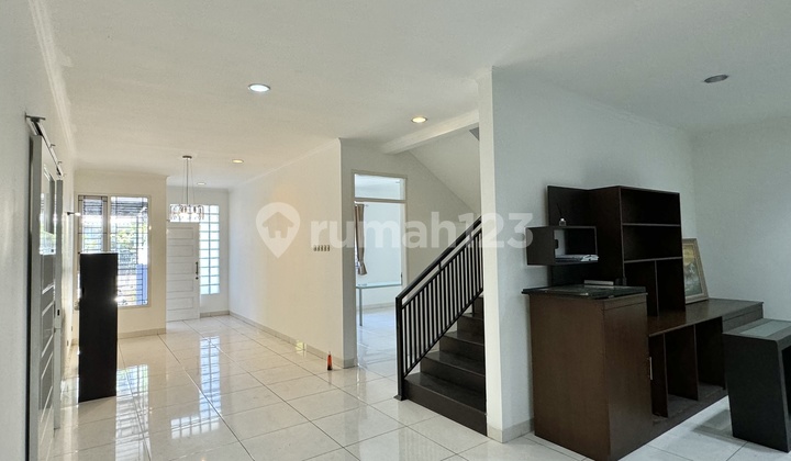 Newly Renovated can be used for Small Office