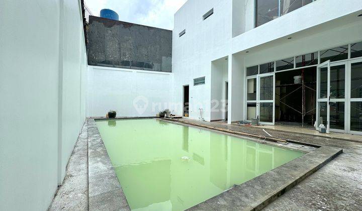 Rumah Dengan Private Swimming Area Premium 1