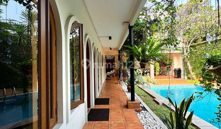 Rumah Cantik Dengan Private Swimming Pool