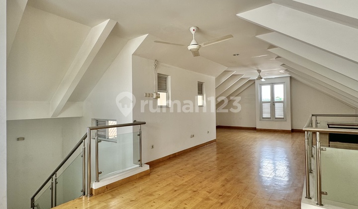 Rumah Sangat Terawat Baru Renovasi Total 2