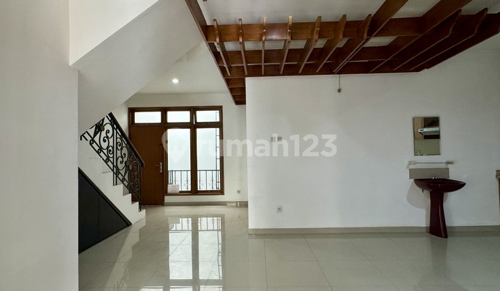Rumah 3 Lantai Lokasi Premium 2