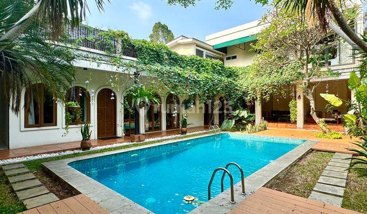 Rumah Cantik Dengan Private Swimming Pool