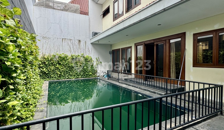 Rumah Dengan Private Swimming Pool Dan Lokasi Premium 2