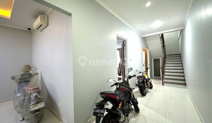 Rumah 2.5 Lantai Sangat Rapih 