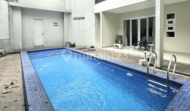 Bisa untuk Kantor Disewakan Rumah dengan Private Swimming Pool di Cipete 2