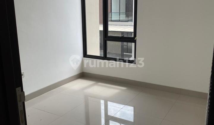 For Sale Millennial Cluster House Empty Smart Door Lock